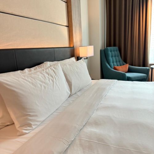 ผ้าคอตตอน 100% ทอเรียบขาวโครงสร้างการทอ 220-500 เส้น